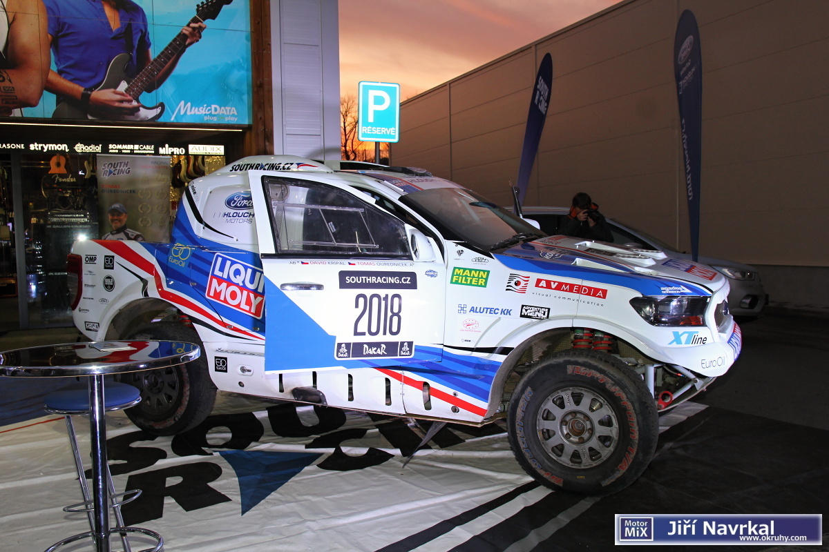 Velkolepý odjezd dakarské techniky