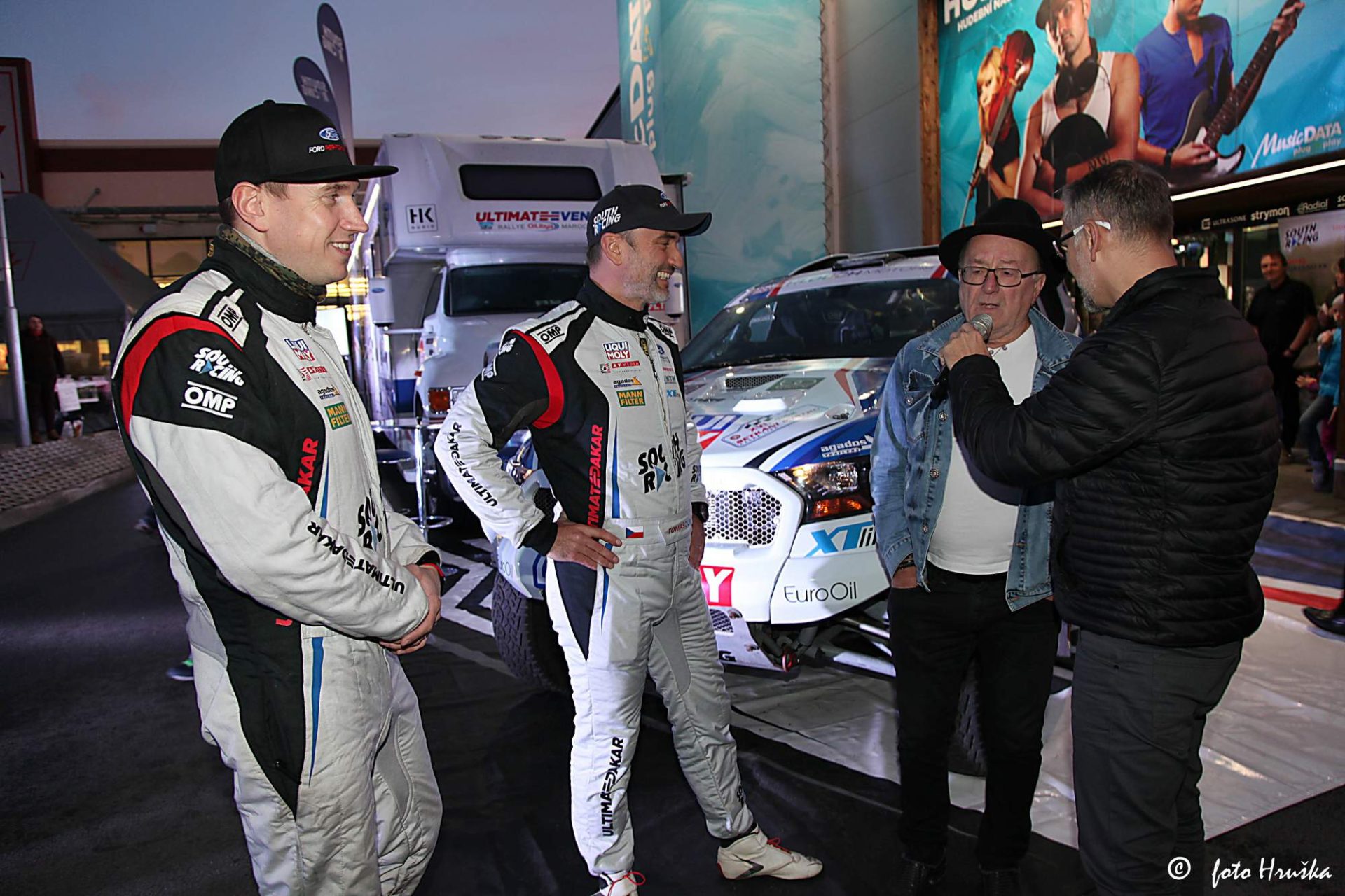 Velkolepý odjezd dakarské techniky