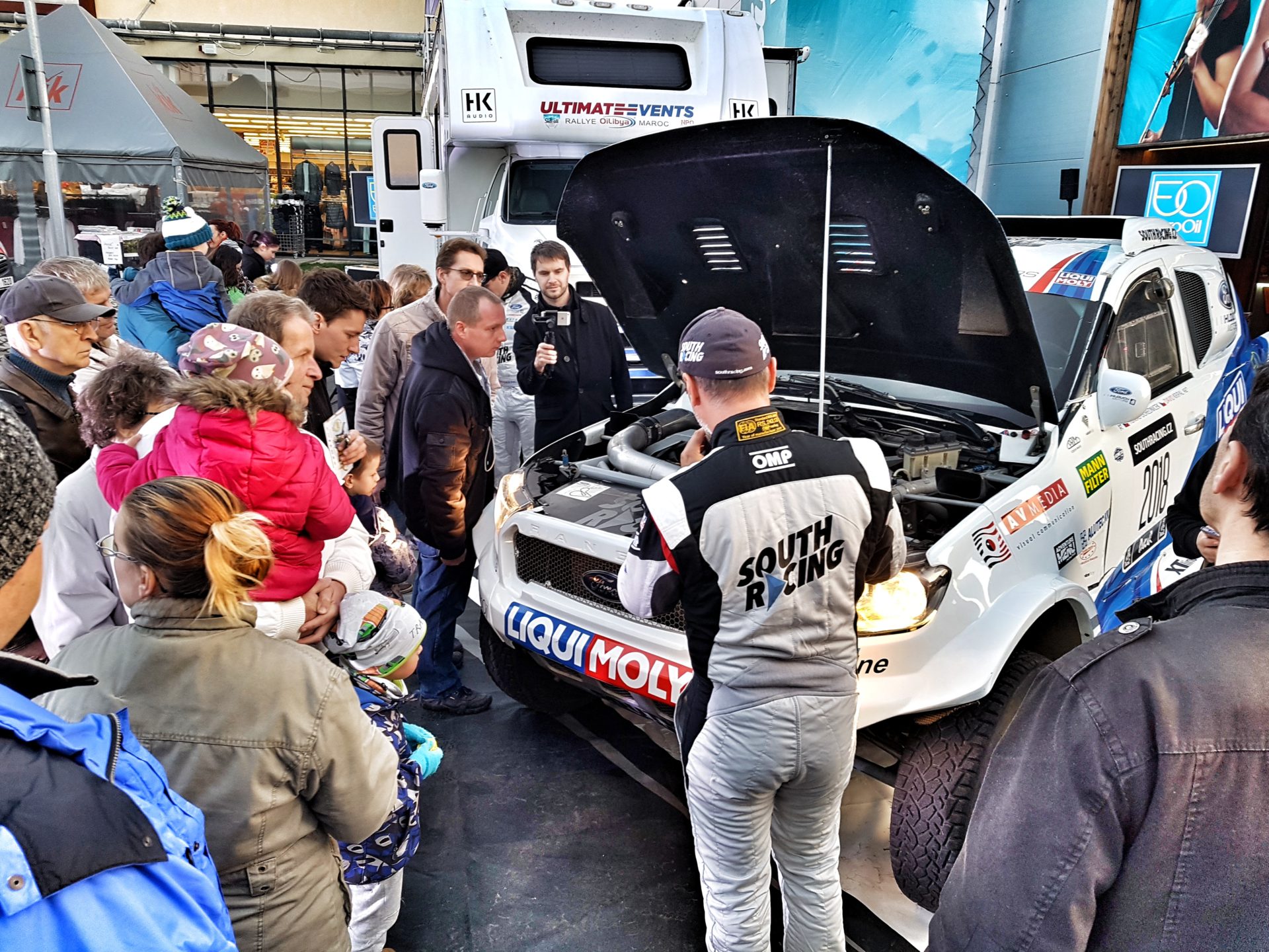 Velkolepý odjezd dakarské techniky