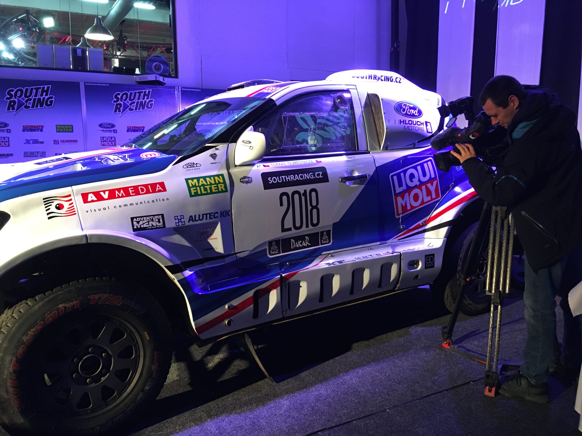 Velkolepý odjezd dakarské techniky