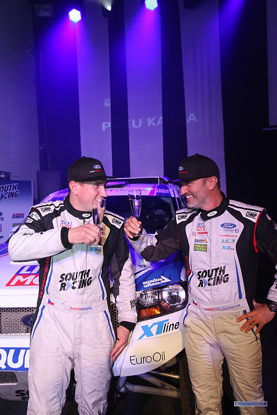 Velkolepý odjezd dakarské techniky