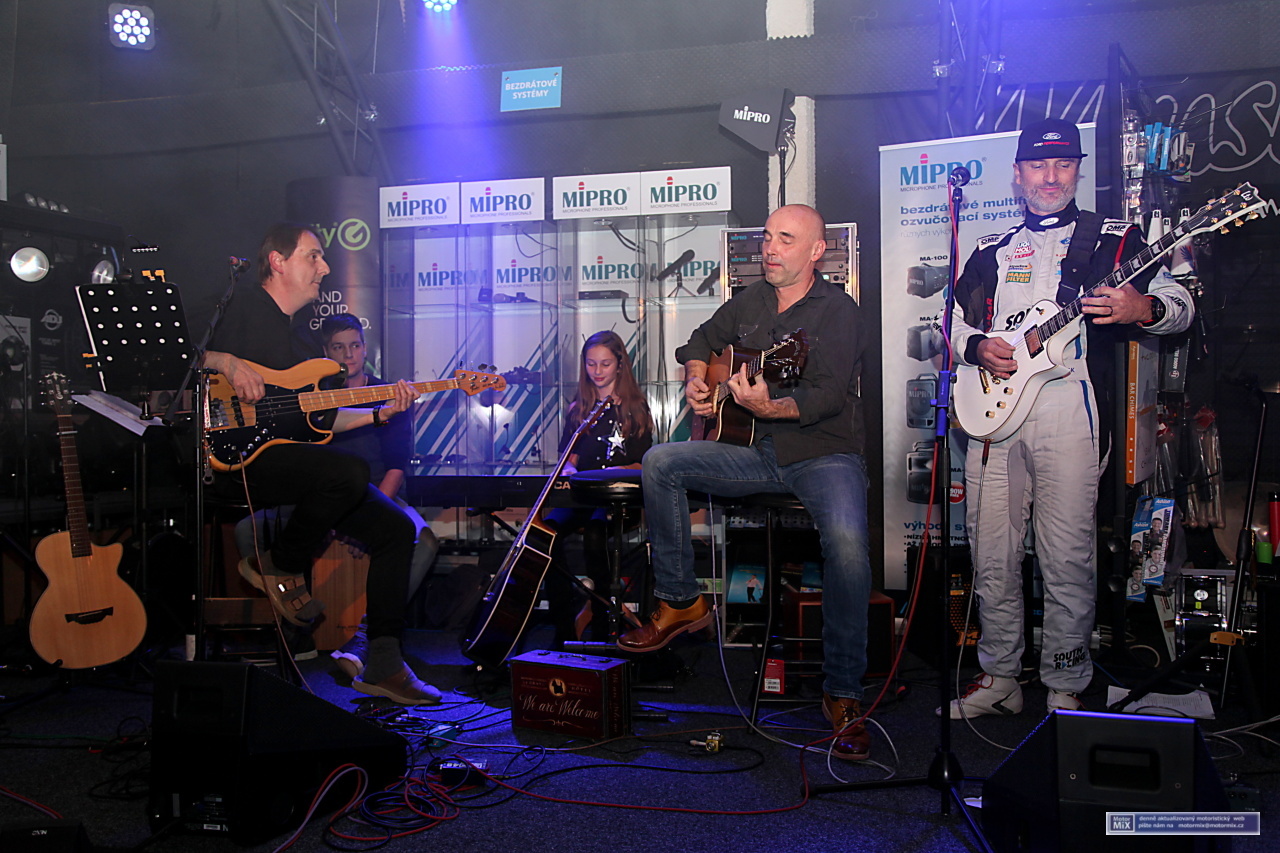 Velkolepý odjezd dakarské techniky