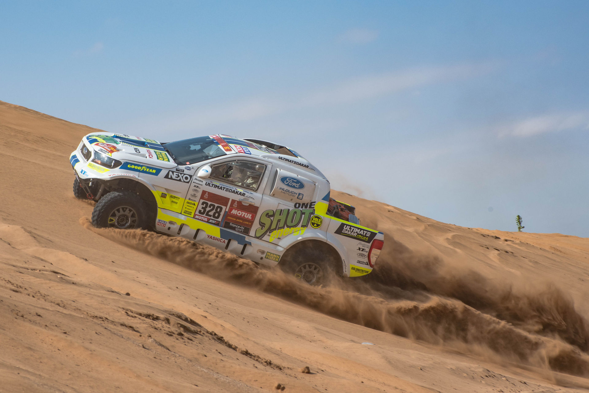 Pátá etapa Rallye Dakar: Ruská ruleta s benzínem přinesla postup do nejlepší pětadvacítky aut Pátá etapa Rallye Dakar: Ruská ruleta s benzínem přinesla postup do nejlepší pětadvacítky aut