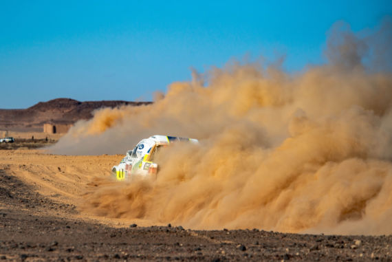 Obrázek galerie Čtvrtá etapa Rallye Dakar: Ouředníček s Křípalem přes kameny doskákali pro 25. místo