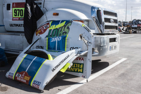 Obrázek galerie Ford posádky Ouředníček – Křípal převálcoval kamion, čeští závodníci ale chtějí pokračovat dál