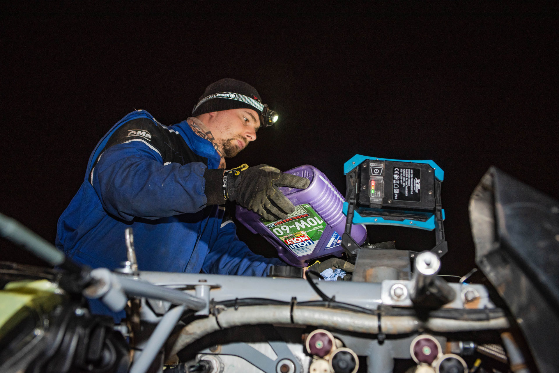 Ford posádky Ouředníček – Křípal převálcoval kamion, čeští závodníci ale chtějí pokračovat dál Ford posádky Ouředníček – Křípal převálcoval kamion, čeští závodníci ale chtějí pokračovat dál