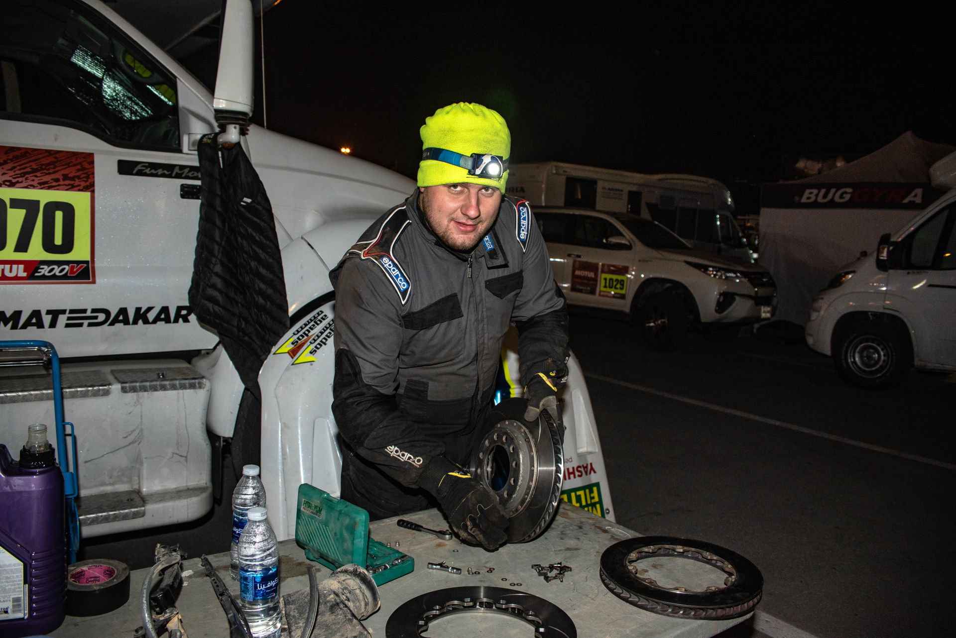 Ford posádky Ouředníček – Křípal převálcoval kamion, čeští závodníci ale chtějí pokračovat dál Ford posádky Ouředníček – Křípal převálcoval kamion, čeští závodníci ale chtějí pokračovat dál