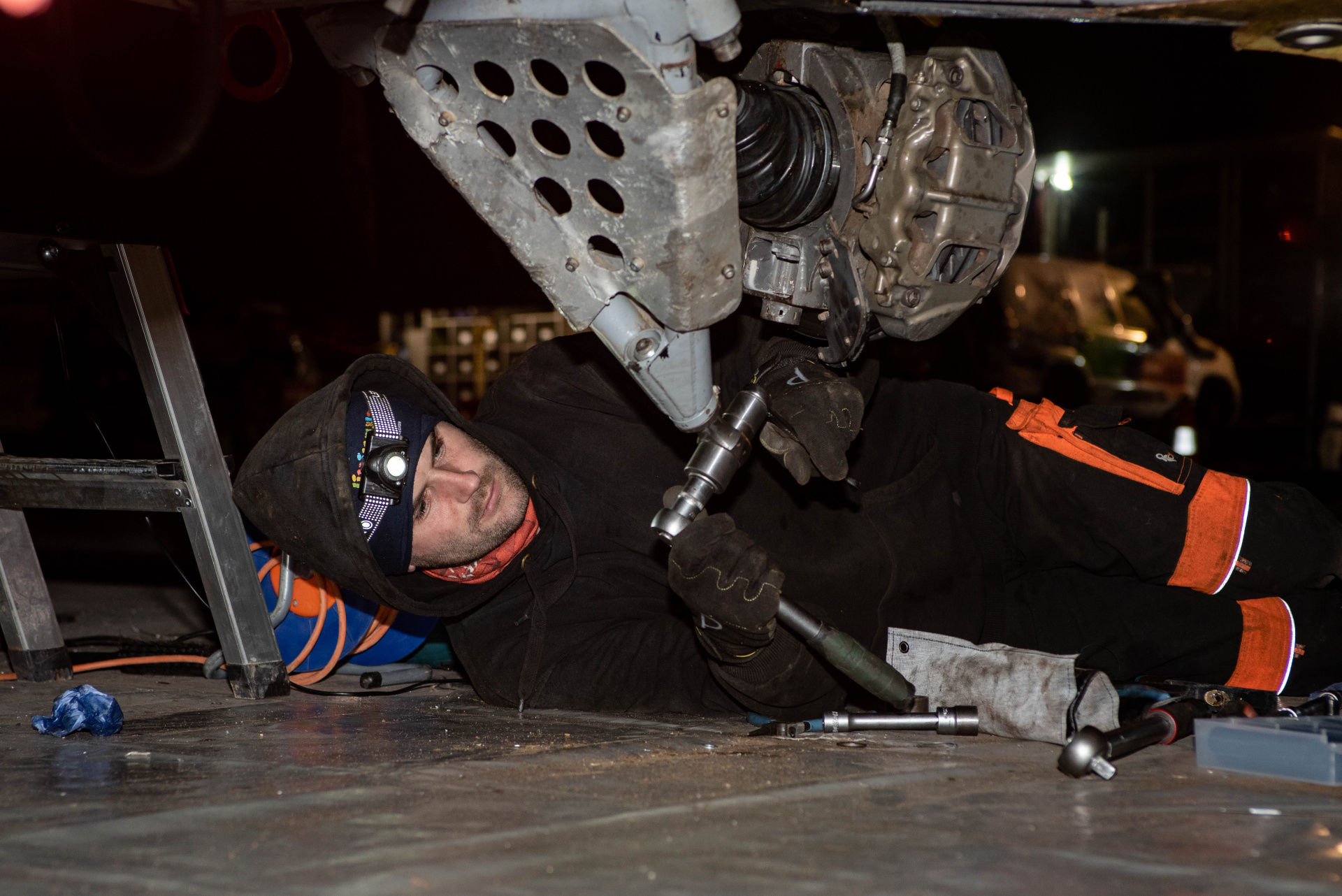 Ford posádky Ouředníček – Křípal převálcoval kamion, čeští závodníci ale chtějí pokračovat dál Ford posádky Ouředníček – Křípal převálcoval kamion, čeští závodníci ale chtějí pokračovat dál