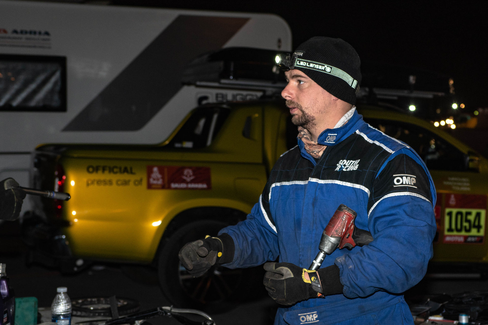 Ford posádky Ouředníček – Křípal převálcoval kamion, čeští závodníci ale chtějí pokračovat dál Ford posádky Ouředníček – Křípal převálcoval kamion, čeští závodníci ale chtějí pokračovat dál