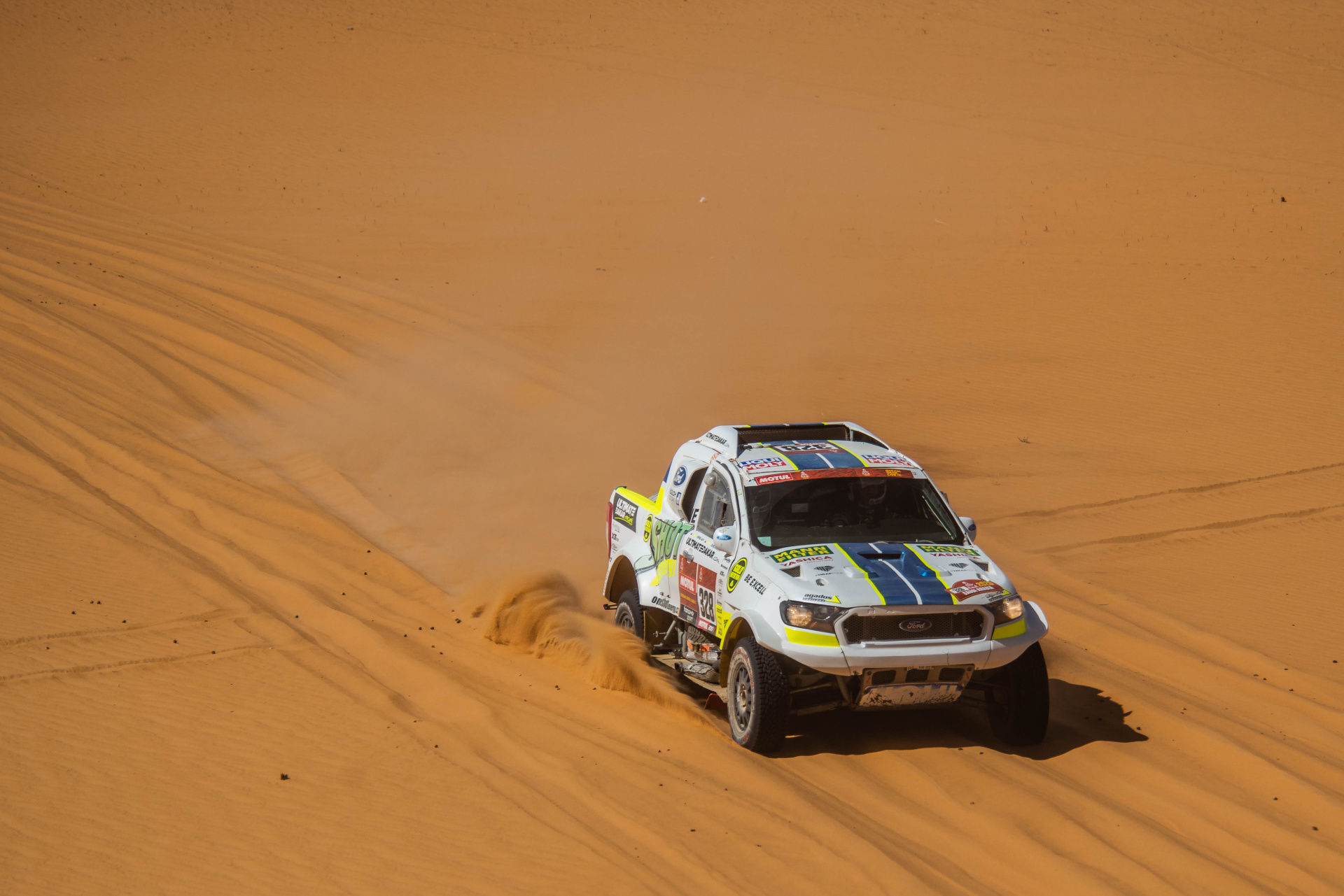 Osmá etapa Rallye Dakar: Motorky nejely, Ouředníček s Křípalem startovali brzy ráno v nezvyklém chladnu Osmá etapa Rallye Dakar: Motorky nejely, Ouředníček s Křípalem startovali brzy ráno v nezvyklém chladnu