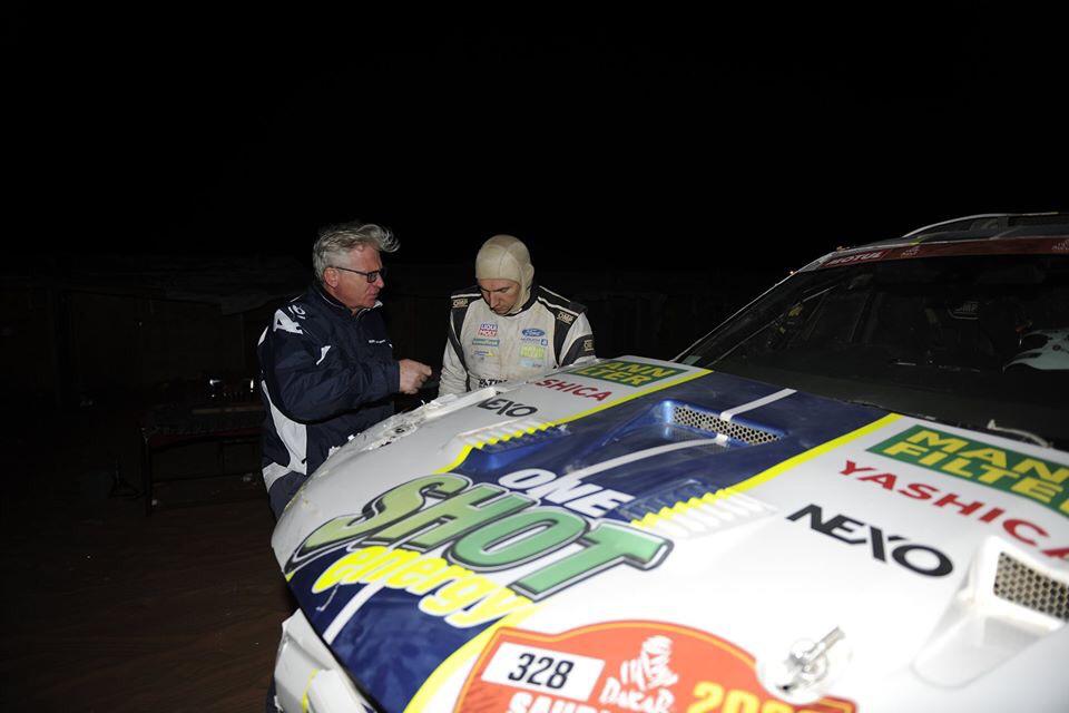 Ford posádky Ouředníček – Křípal převálcoval kamion, čeští závodníci ale chtějí pokračovat dál Ford posádky Ouředníček – Křípal převálcoval kamion, čeští závodníci ale chtějí pokračovat dál