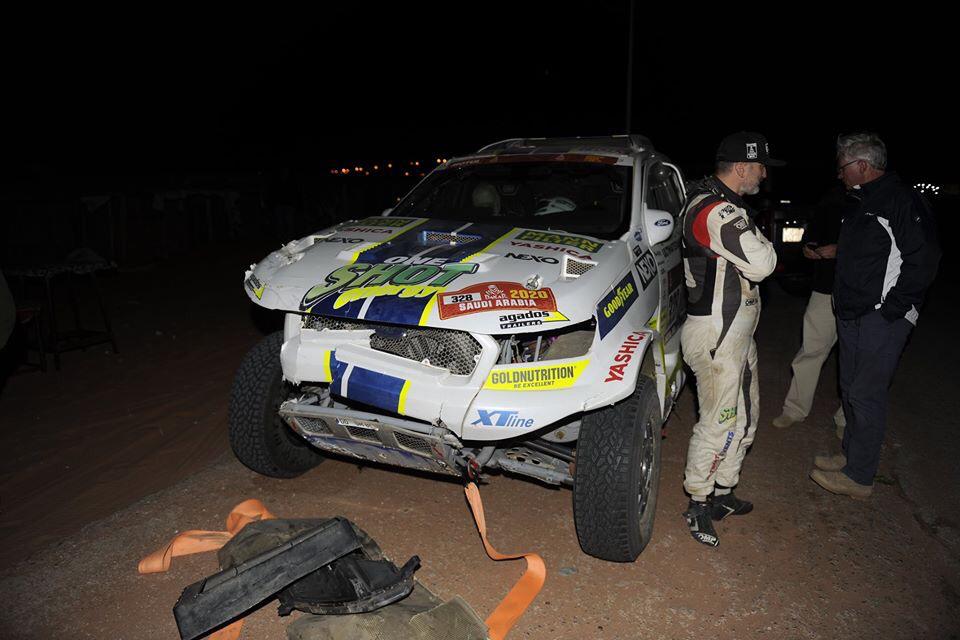 Ford posádky Ouředníček – Křípal převálcoval kamion, čeští závodníci ale chtějí pokračovat dál Ford posádky Ouředníček – Křípal převálcoval kamion, čeští závodníci ale chtějí pokračovat dál
