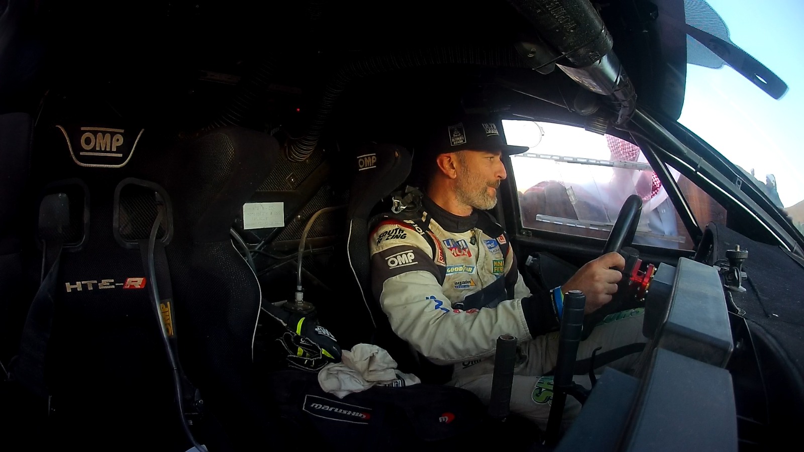 Ford posádky Ouředníček – Křípal převálcoval kamion, čeští závodníci ale chtějí pokračovat dál Ford posádky Ouředníček – Křípal převálcoval kamion, čeští závodníci ale chtějí pokračovat dál