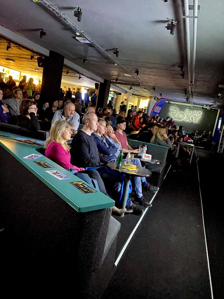 Zaplněný ROXY club plný dakarských emocí