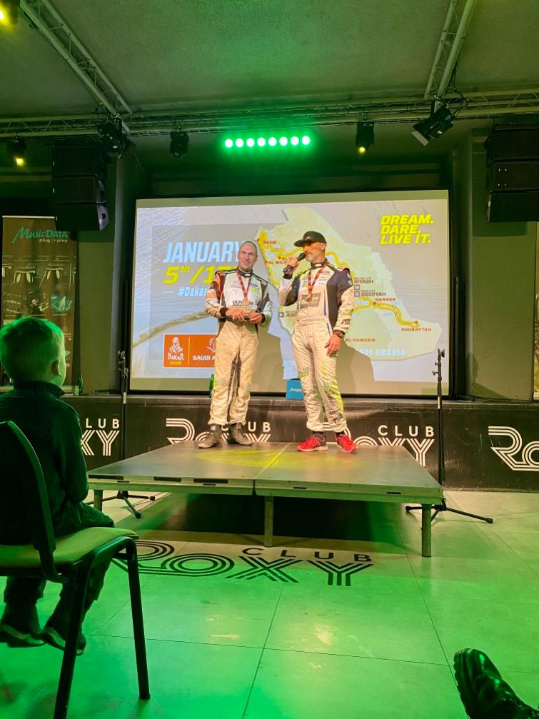 Zaplněný ROXY club plný dakarských emocí