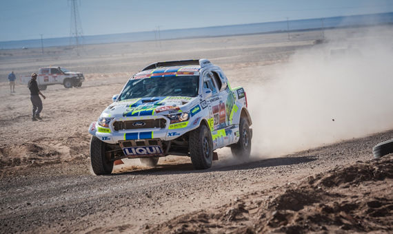 Třetí etapa Rallye Dakar: Posádka Ouředníček – Křípal atakovala nejrychlejší dvacítku aut