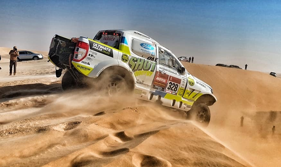 Desátá etapa Rallye Dakar: Zatracený tisícihran a ruční práce s Leathermanem v poušti pokazily výsledek