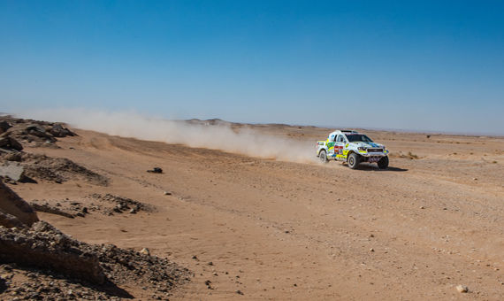 Devátá etapa Rallye Dakar: Ouředníček s Křípalem kličkovali mezi kameny a mysleli na maratónskou etapu