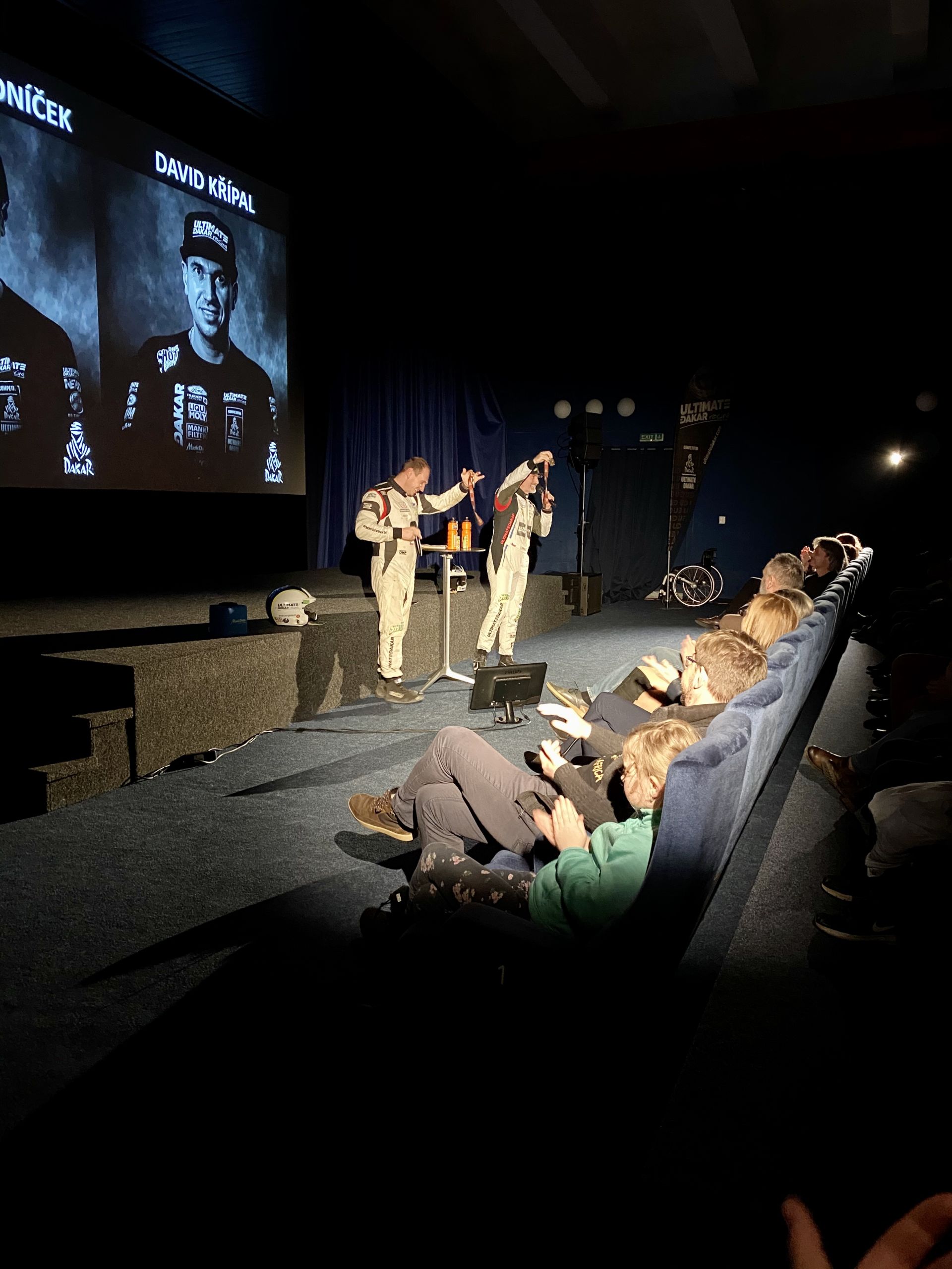 Velké Meziříčí ožilo Dakarem! Proběhla první talk show DAKAR Rychle a zběsile III. Velké Meziříčí ožilo Dakarem! Proběhla první talk show DAKAR Rychle a zběsile III.