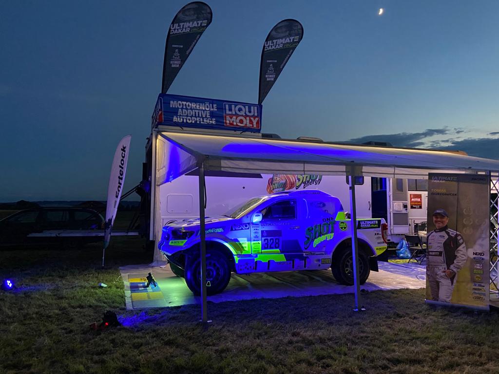 DVA VÍKENDY A DVA POHÁRY