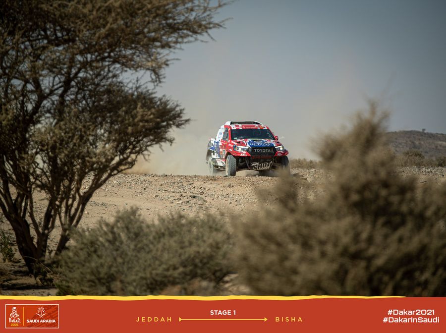 Posádka Ouředníček-Křípal musela v první dakarské etapě hrát ruskou ruletu kvůli defektům Posádka Ouředníček-Křípal musela v první dakarské etapě hrát ruskou ruletu kvůli defektům