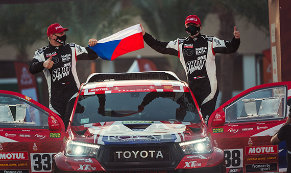 Dakar 2021: Čeští srdcaři nezdolnou bojovností znovu pokořili Dakar Dakar 2021: Čeští srdcaři nezdolnou bojovností znovu pokořili Dakar