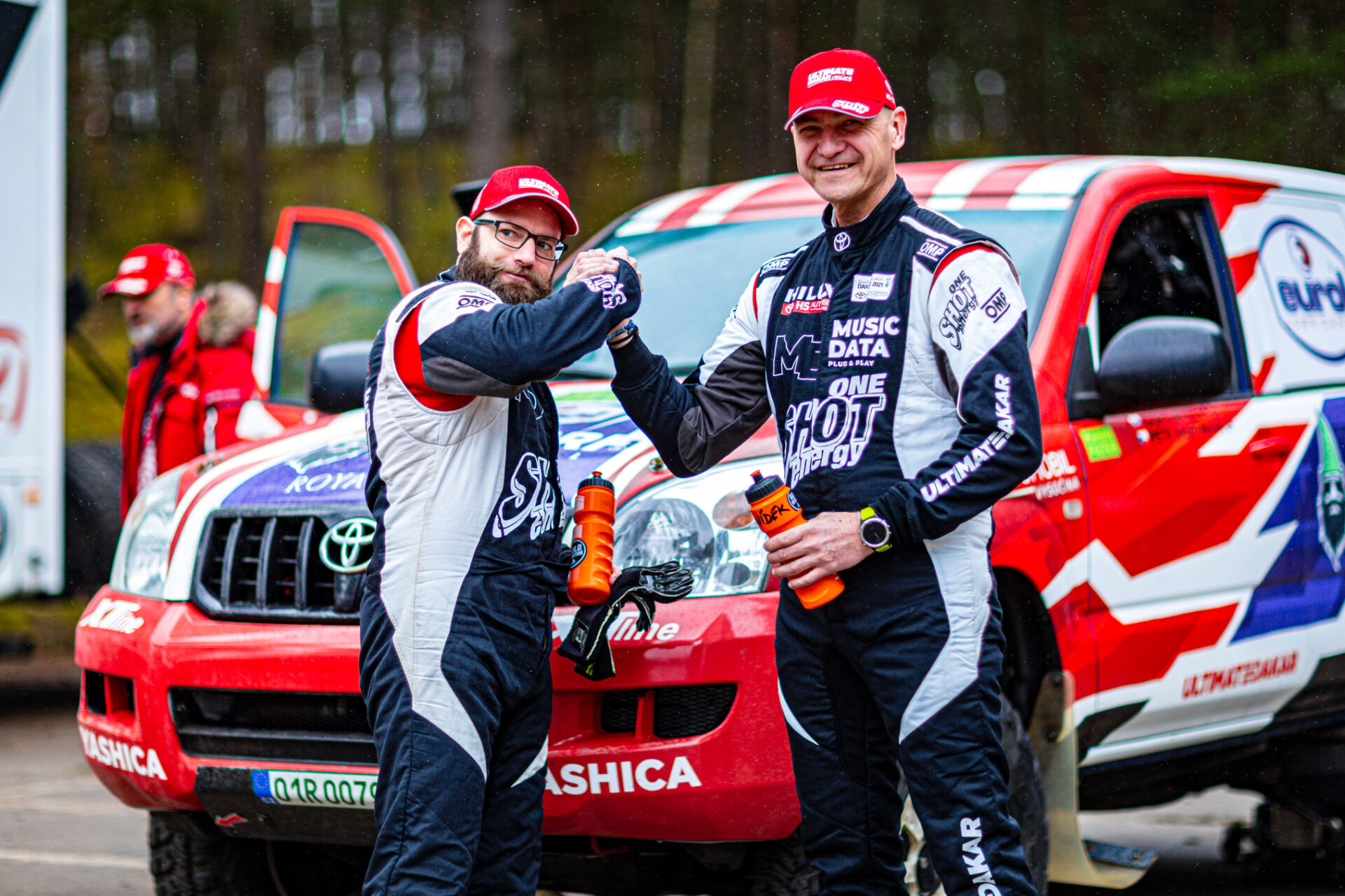 Nová Toyota Land Cruiser s novou posádkou slaví úspěch po svém prvním závodě Nová Toyota Land Cruiser s novou posádkou slaví úspěch po svém prvním závodě