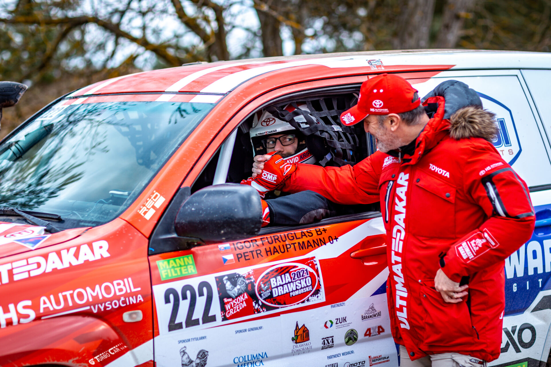 Nová Toyota Land Cruiser s novou posádkou slaví úspěch po svém prvním závodě Nová Toyota Land Cruiser s novou posádkou slaví úspěch po svém prvním závodě