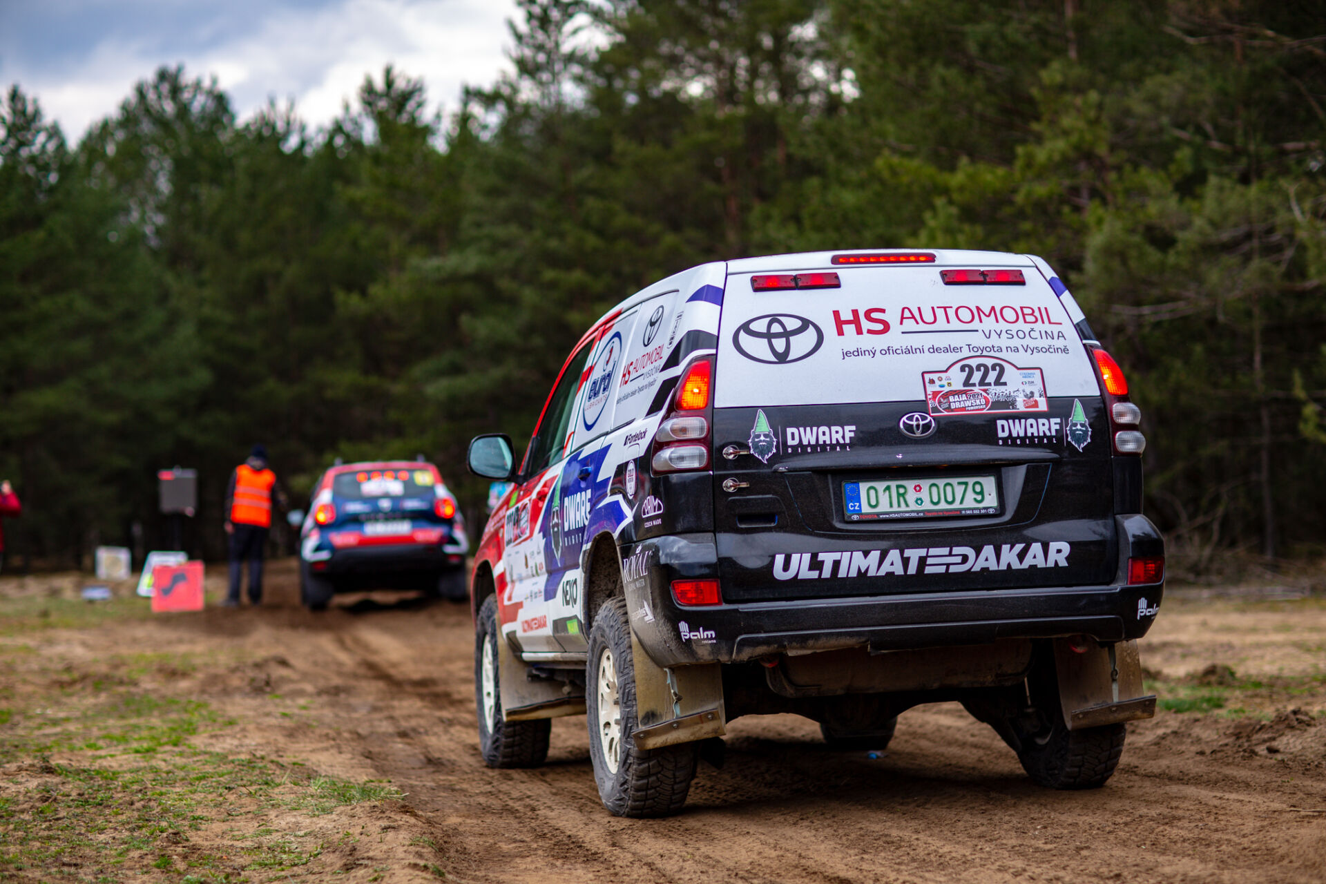 Nová Toyota Land Cruiser s novou posádkou slaví úspěch po svém prvním závodě Nová Toyota Land Cruiser s novou posádkou slaví úspěch po svém prvním závodě