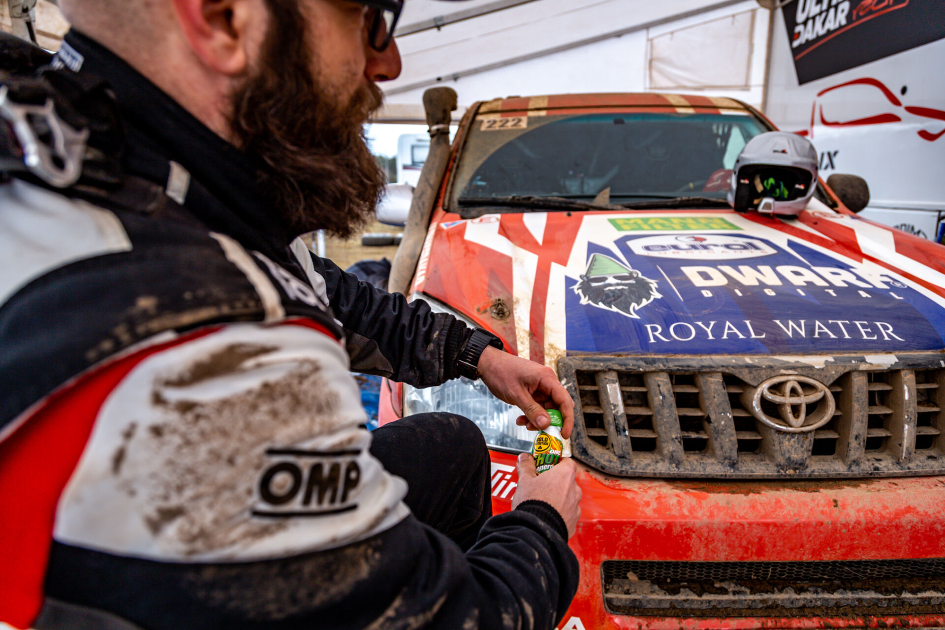 Nová Toyota Land Cruiser s novou posádkou slaví úspěch po svém prvním závodě Nová Toyota Land Cruiser s novou posádkou slaví úspěch po svém prvním závodě