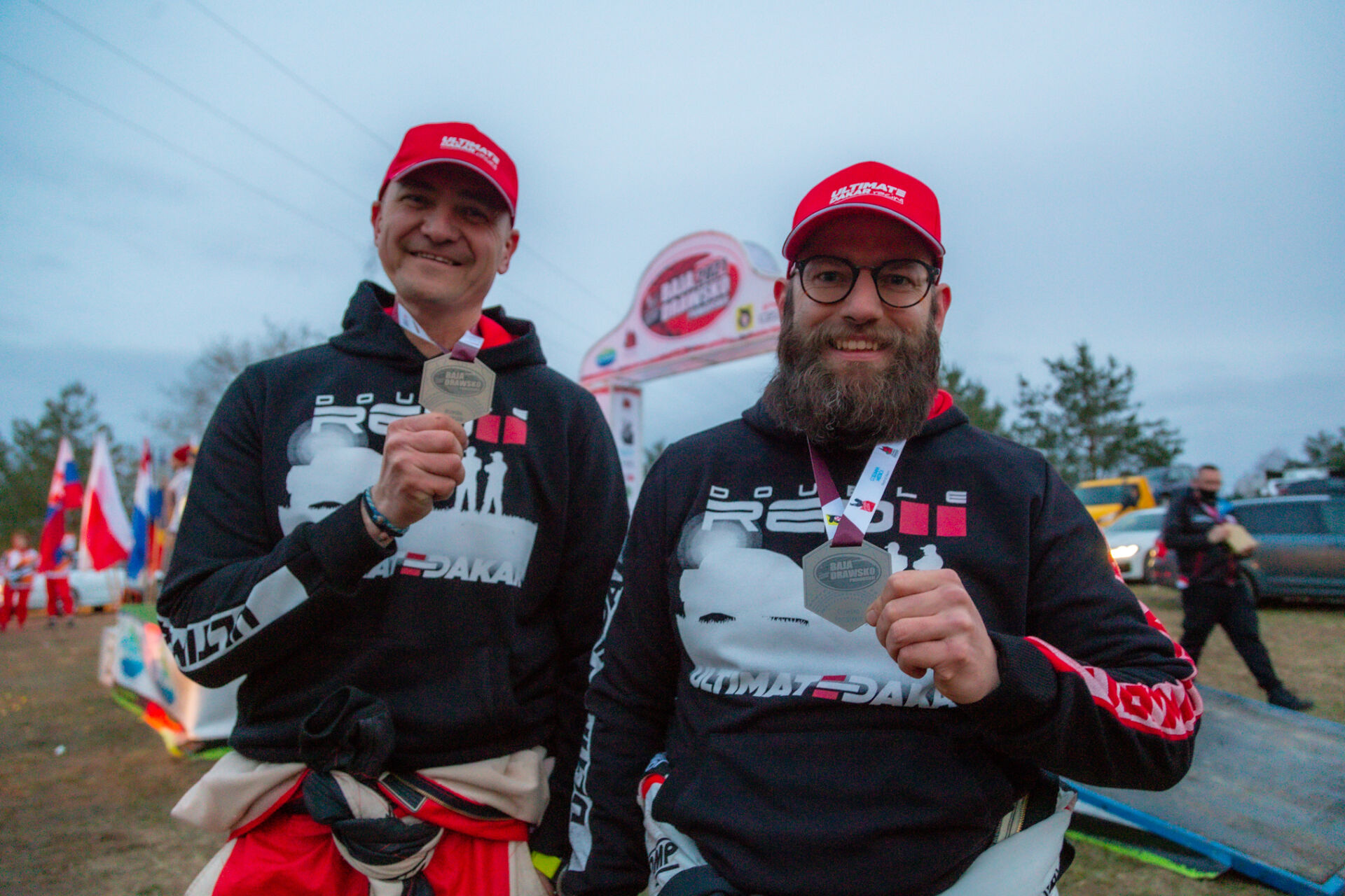 Nová Toyota Land Cruiser s novou posádkou slaví úspěch po svém prvním závodě Nová Toyota Land Cruiser s novou posádkou slaví úspěch po svém prvním závodě