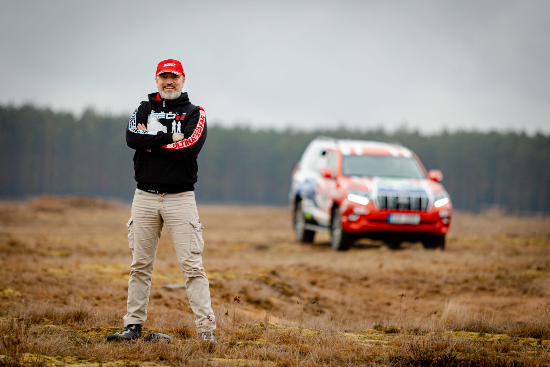 Nová Toyota Land Cruiser s novou posádkou slaví úspěch po svém prvním závodě Nová Toyota Land Cruiser s novou posádkou slaví úspěch po svém prvním závodě