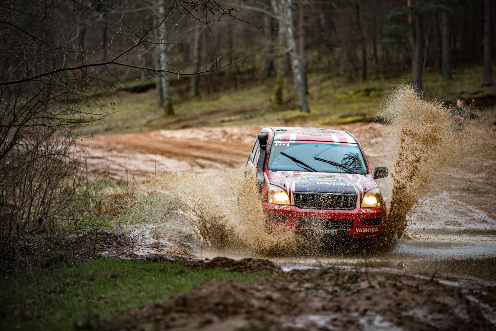 Nová Toyota Land Cruiser s novou posádkou slaví úspěch po svém prvním závodě Nová Toyota Land Cruiser s novou posádkou slaví úspěch po svém prvním závodě