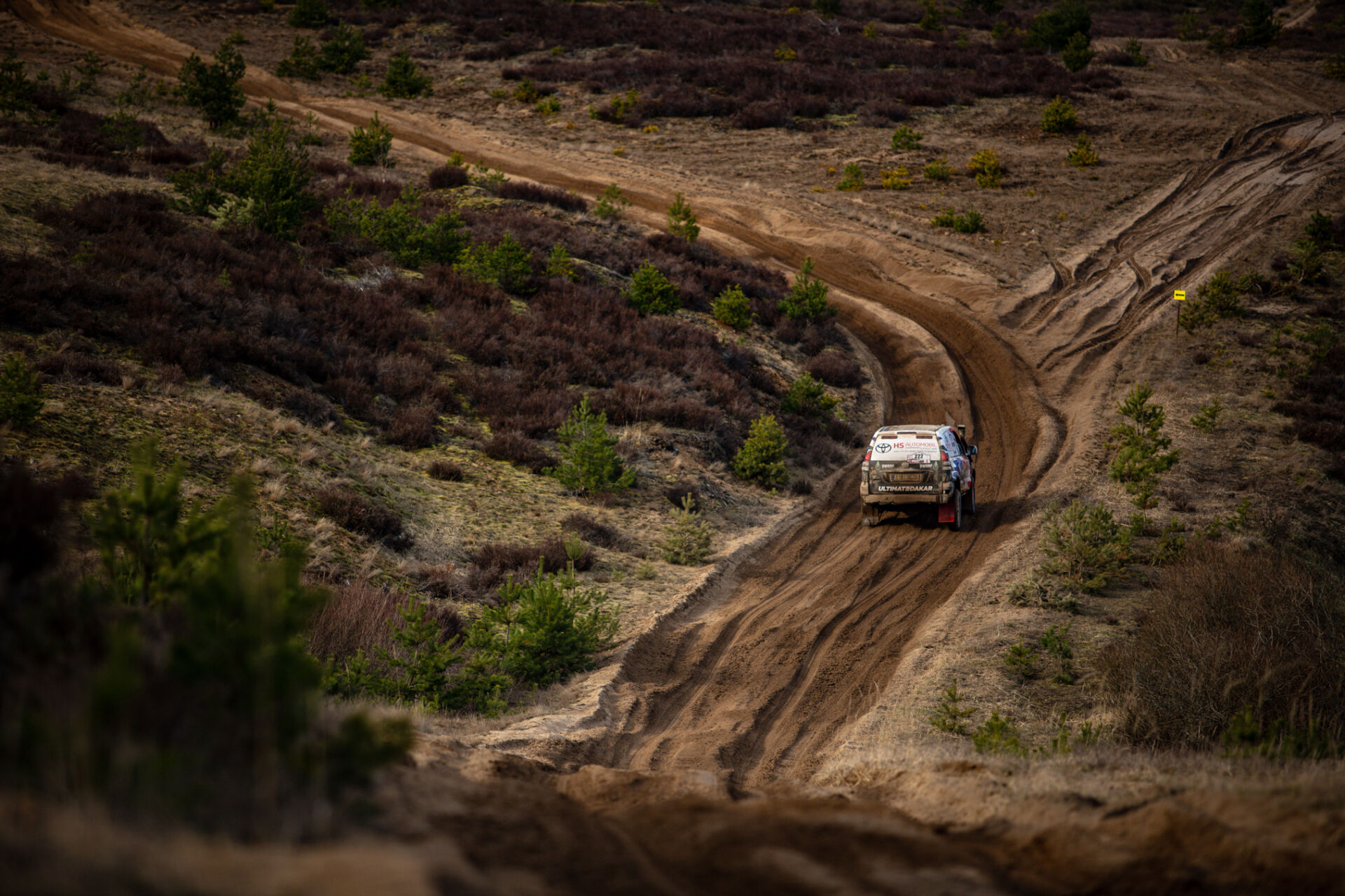 Nová Toyota Land Cruiser s novou posádkou slaví úspěch po svém prvním závodě Nová Toyota Land Cruiser s novou posádkou slaví úspěch po svém prvním závodě