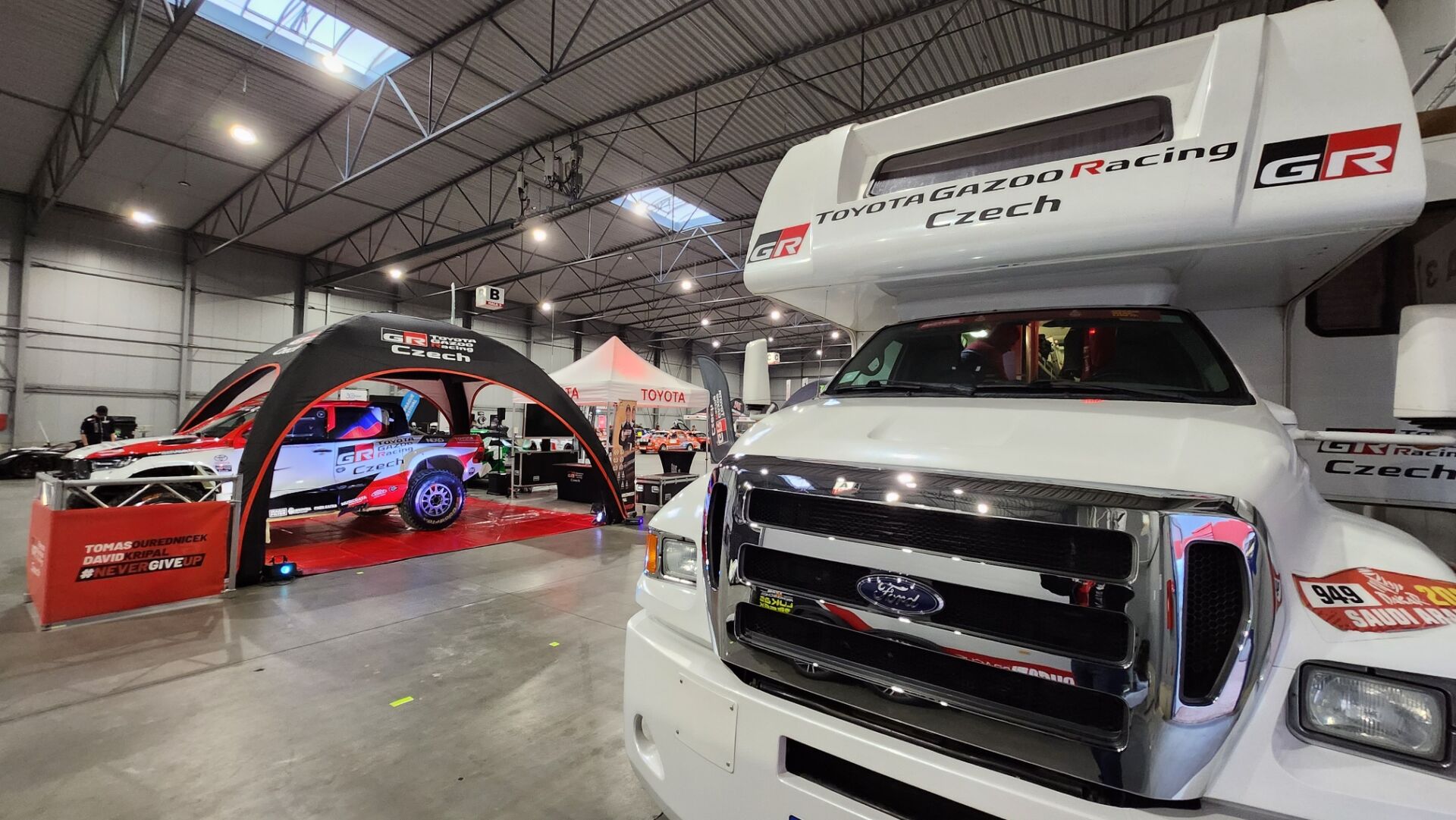 Tým TGR Czech si užil exhibici při WRC a oslavil mistrovský titul Toyoty na Prague Car Festival Tým TGR Czech si užil exhibici při WRC a oslavil mistrovský titul Toyoty na Prague Car Festival