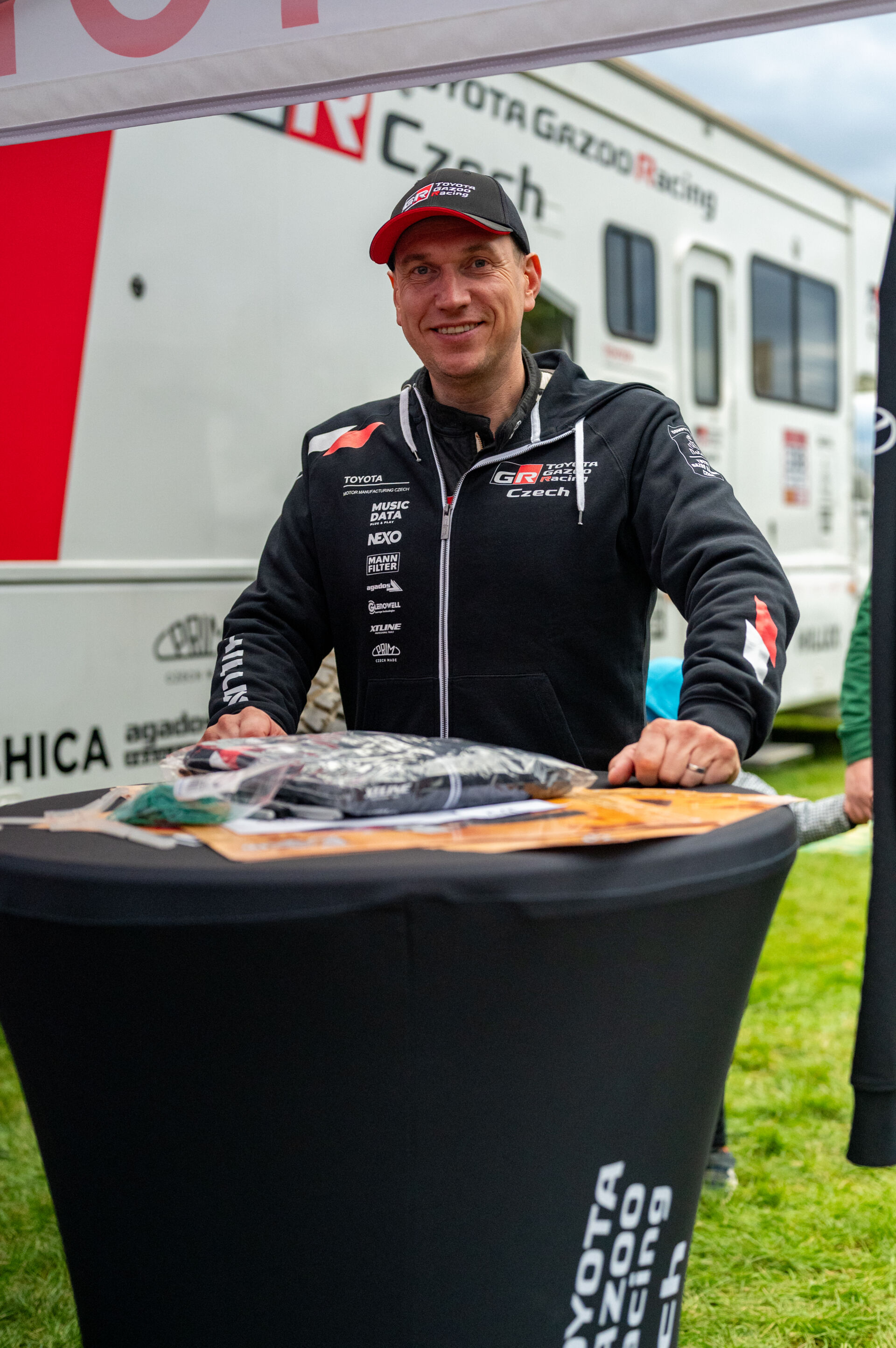 Tým TGR Czech si užil exhibici při WRC a oslavil mistrovský titul Toyoty na Prague Car Festival Tým TGR Czech si užil exhibici při WRC a oslavil mistrovský titul Toyoty na Prague Car Festival