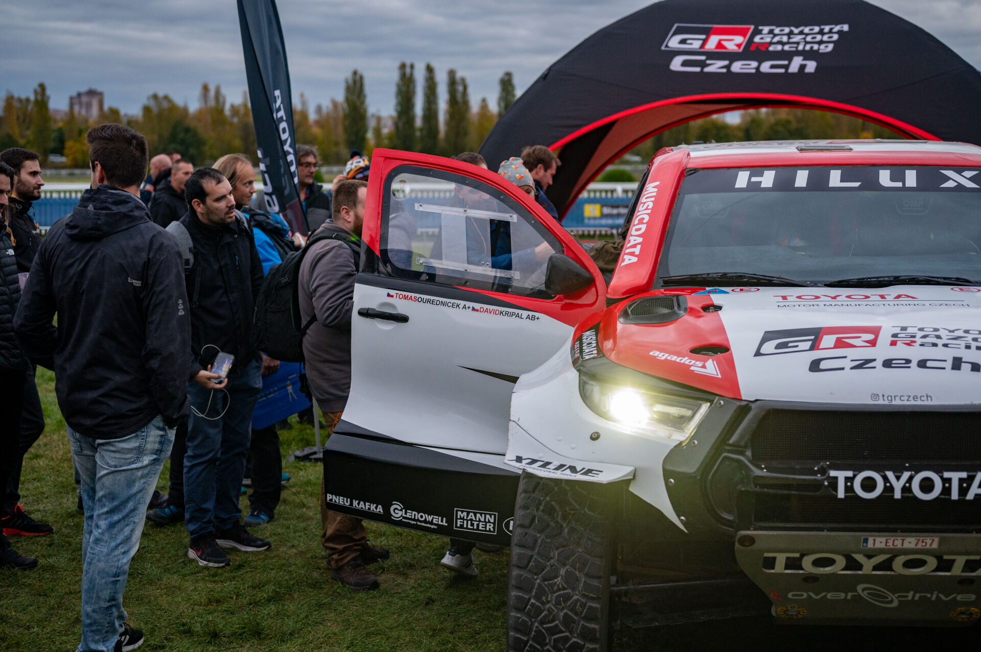 Tým TGR Czech si užil exhibici při WRC a oslavil mistrovský titul Toyoty na Prague Car Festival Tým TGR Czech si užil exhibici při WRC a oslavil mistrovský titul Toyoty na Prague Car Festival