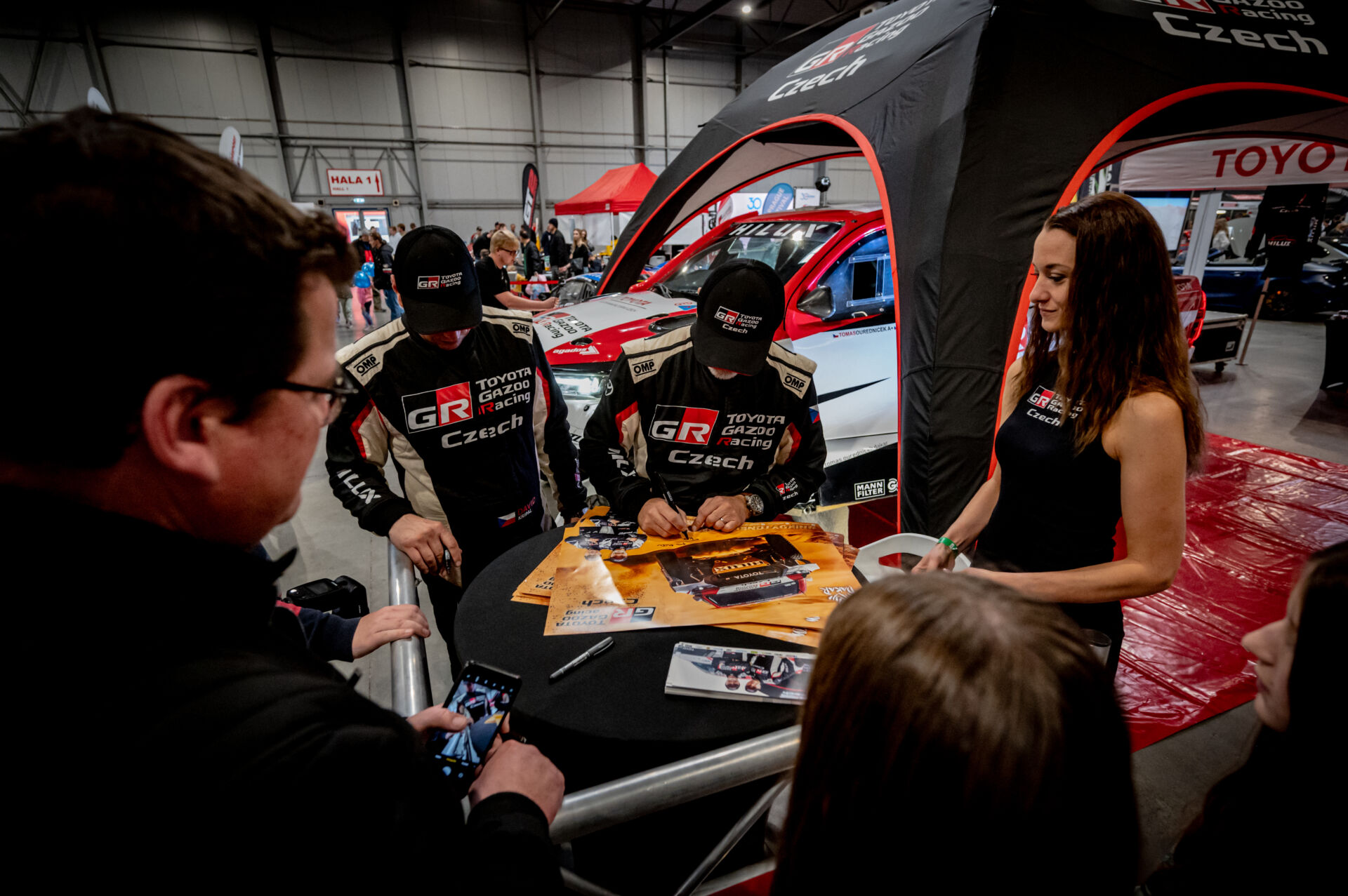 Tým TGR Czech si užil exhibici při WRC a oslavil mistrovský titul Toyoty na Prague Car Festival Tým TGR Czech si užil exhibici při WRC a oslavil mistrovský titul Toyoty na Prague Car Festival