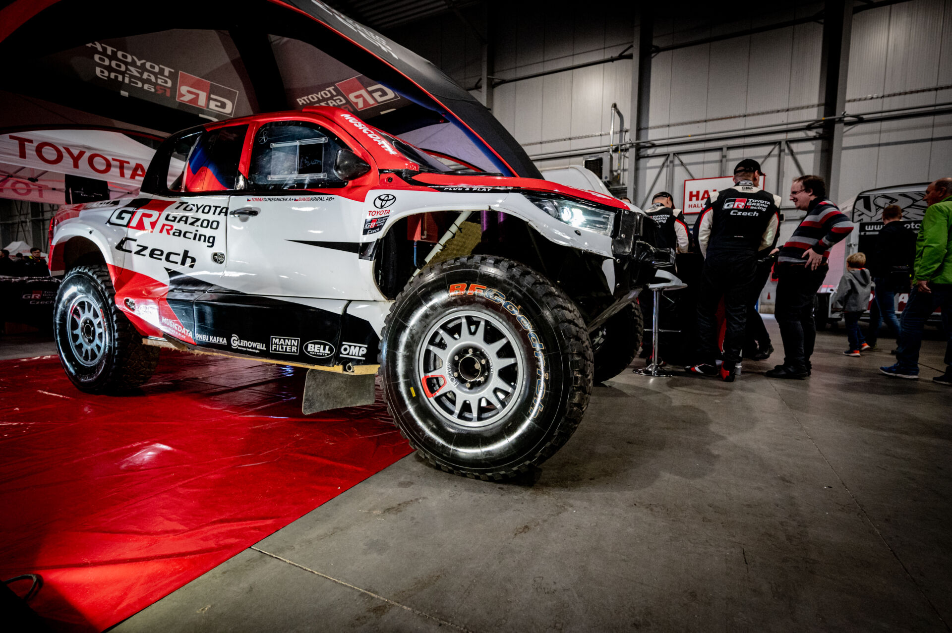 Tým TGR Czech si užil exhibici při WRC a oslavil mistrovský titul Toyoty na Prague Car Festival Tým TGR Czech si užil exhibici při WRC a oslavil mistrovský titul Toyoty na Prague Car Festival