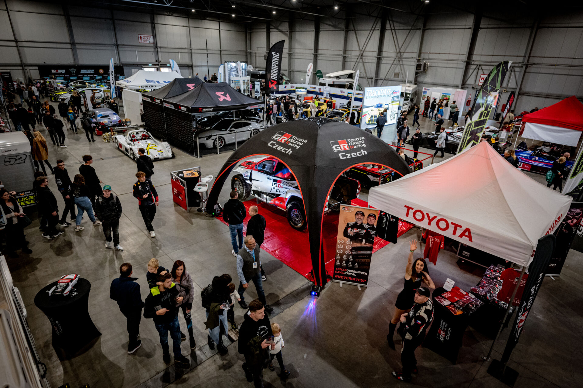 Tým TGR Czech si užil exhibici při WRC a oslavil mistrovský titul Toyoty na Prague Car Festival Tým TGR Czech si užil exhibici při WRC a oslavil mistrovský titul Toyoty na Prague Car Festival