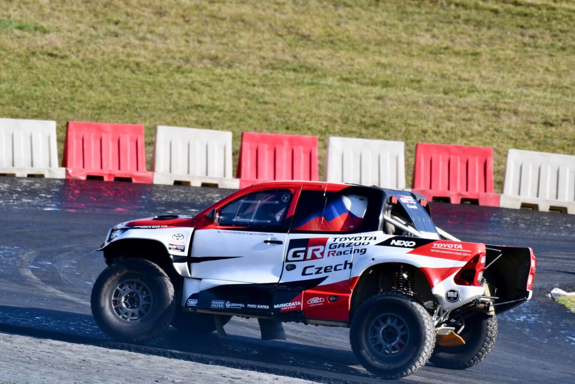 Tým TGR Czech si užil exhibici při WRC a oslavil mistrovský titul Toyoty na Prague Car Festival Tým TGR Czech si užil exhibici při WRC a oslavil mistrovský titul Toyoty na Prague Car Festival