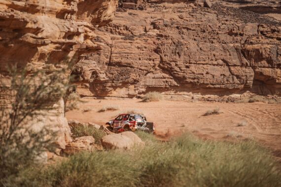 Obrázek galerie 1. etapa Rally Dakar 2024 jako ’mistrovství v předjíždění’ pro Ouředníčka a Křípala