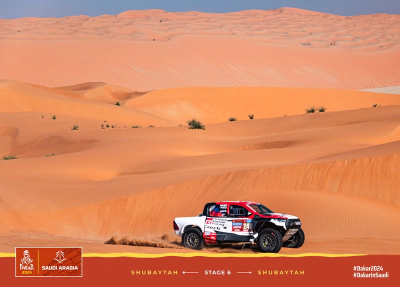 Banální závada nechala českou posádku v nedostupné poušti a prověřila týmové motto „nikdy to nevzdám“ Banální závada nechala českou posádku v nedostupné poušti a prověřila týmové motto „nikdy to nevzdám“