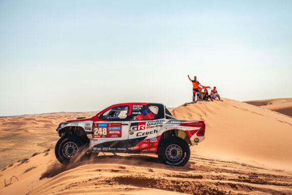 Obrázek galerie Dakar 2024: Pozitivní den pro českou posádku Toyota Gazoo Racing Czech