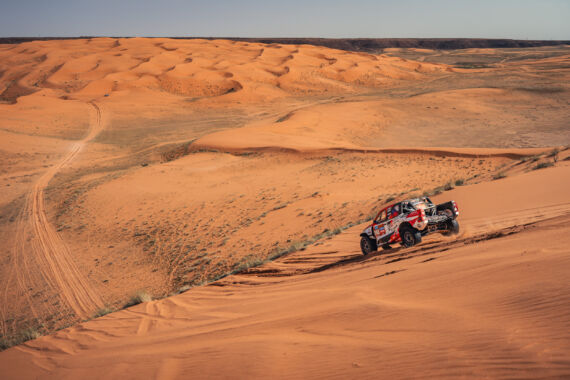 Obrázek galerie Dakar 2024: Pozitivní den pro českou posádku Toyota Gazoo Racing Czech