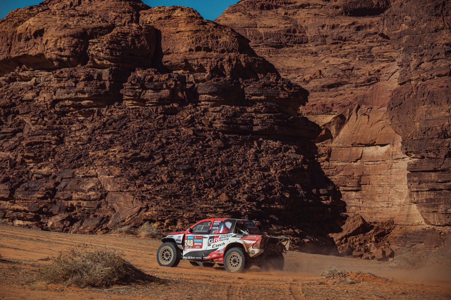 Náročný den, ale dobrý výsledek pro posádku Ouředníček – Křípal Náročný den, ale dobrý výsledek pro posádku Ouředníček – Křípal