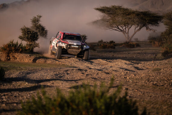 Obrázek galerie Ouředníček s Křípalem se vrátili z Rally Dakar spokojení. Vzdor problémům a zdrcující penalizaci. Opět prověřili své motto „Nikdy to nevzdám“