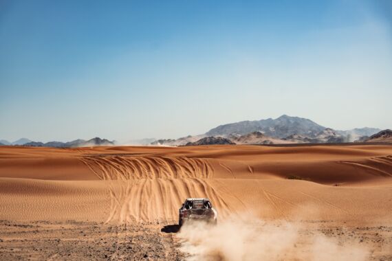 Obrázek galerie Ouředníček s Křípalem se vrátili z Rally Dakar spokojení. Vzdor problémům a zdrcující penalizaci. Opět prověřili své motto „Nikdy to nevzdám“