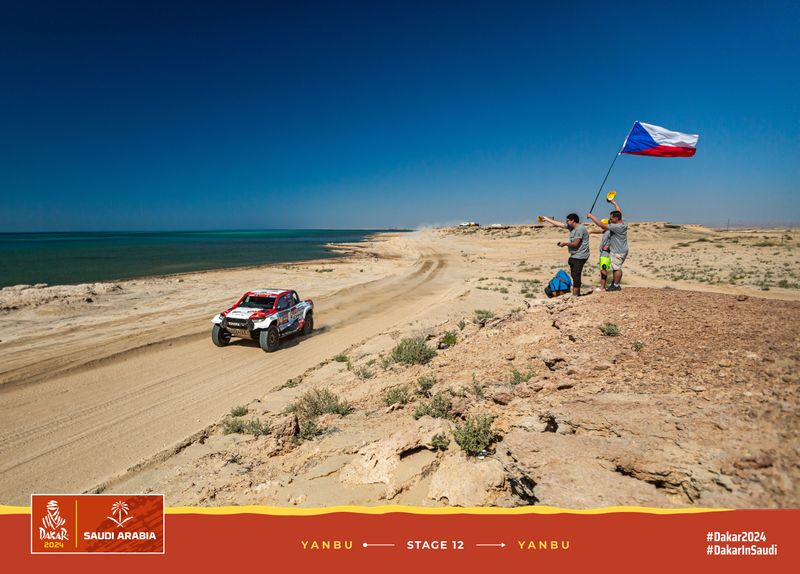 Ouředníček s Křípalem se vrátili z Rally Dakar spokojení. Vzdor problémům a zdrcující penalizaci. Opět prověřili své motto „Nikdy to nevzdám“ Ouředníček s Křípalem se vrátili z Rally Dakar spokojení. Vzdor problémům a zdrcující penalizaci. Opět prověřili své motto „Nikdy to nevzdám“