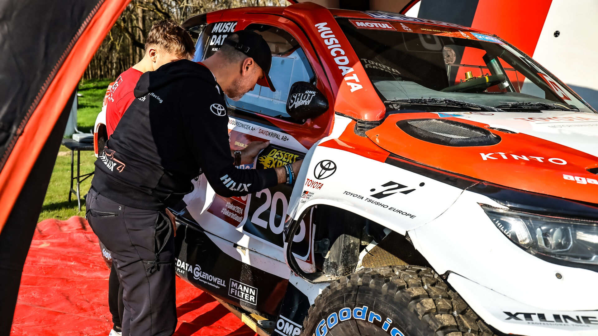 Z Dakaru rovnou do maďarské pouště pro stříbro